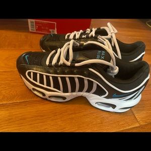 Nike tailwind brand new